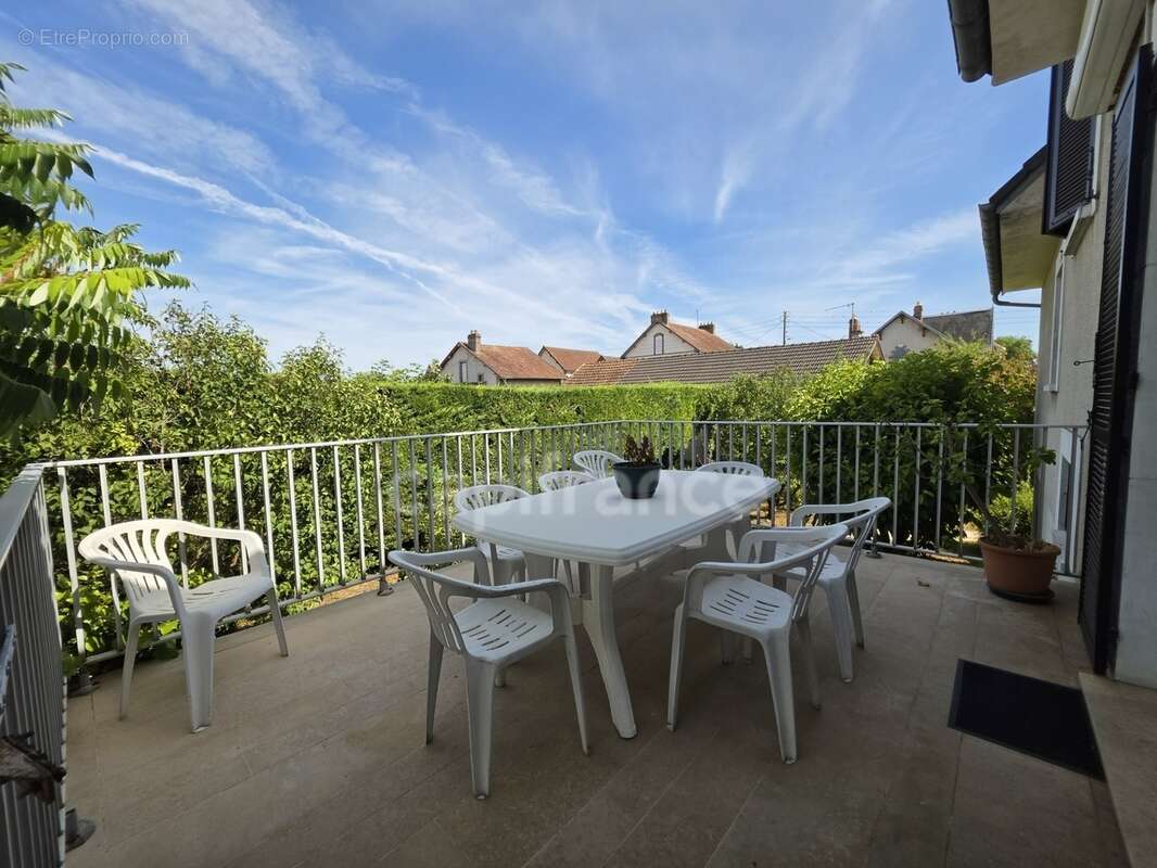 Maison à vendre 11 pièces VILLENEUVE SUR YONNE (89), 6 chambres, jardin 1976 M2 - photo 10