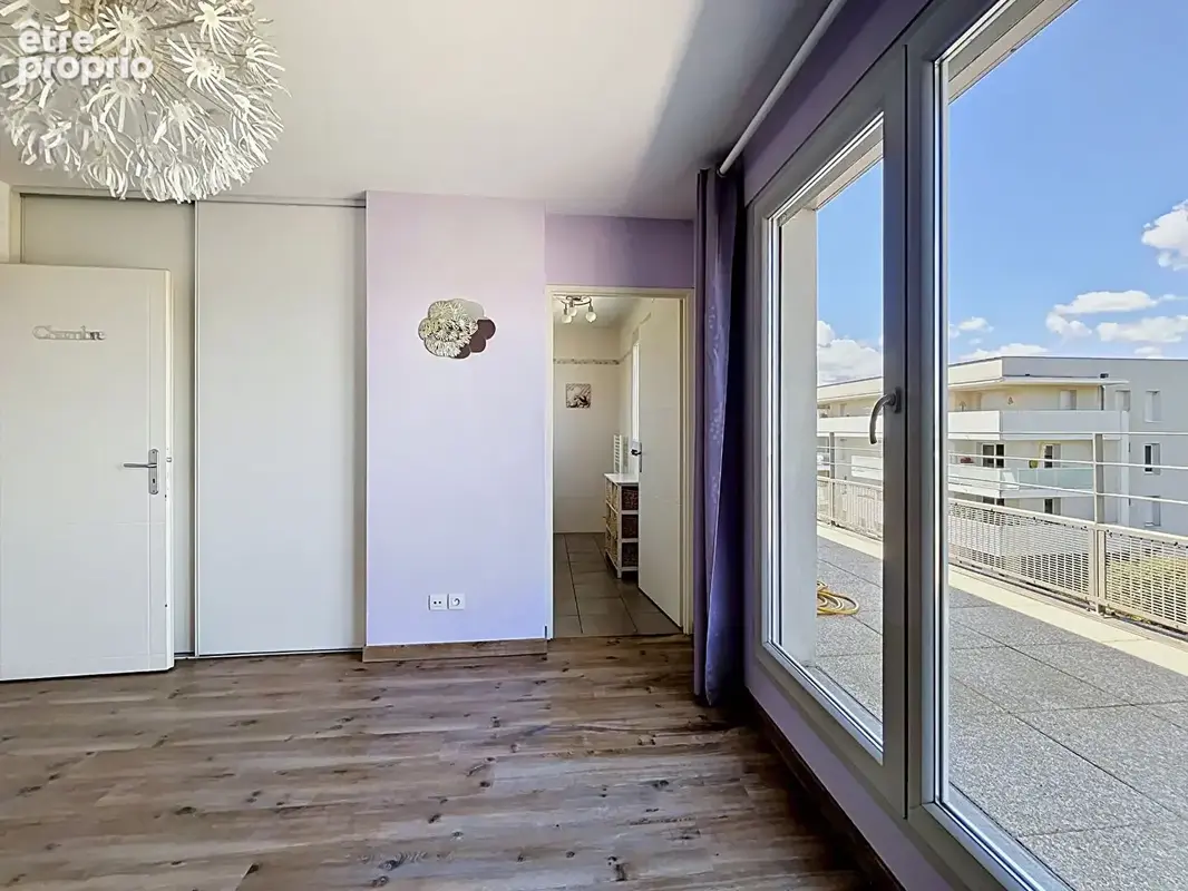 Type 5 de 111 m² en dernier étage avec grand garage et terrasses! - photo 12