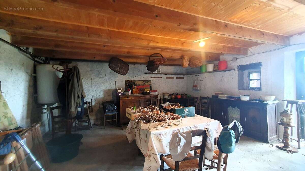 Charmante propriété avec 6 hectares de terrain à La Salvetat-Peyralès - photo 11