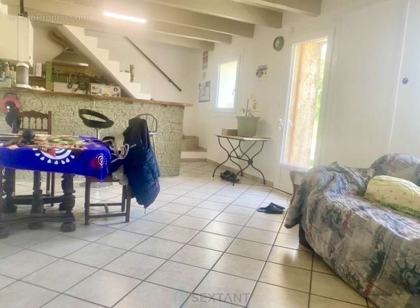 Maison à CHATEAUNEUF-VAL-SAINT-DONAT