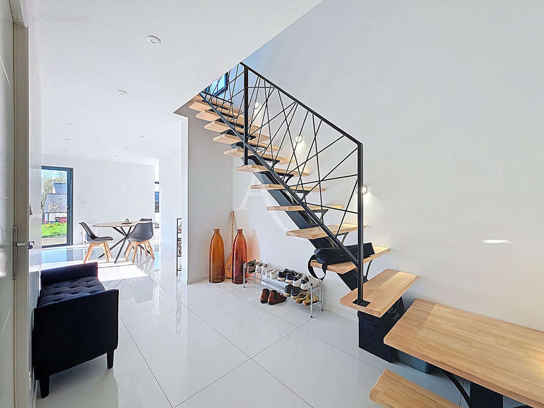 Maison à MONTREUIL-JUIGNE