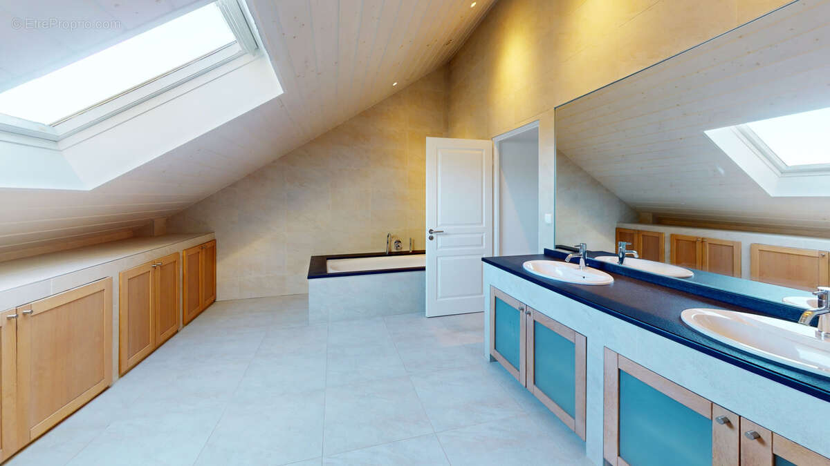 Appartement à CRANVES-SALES