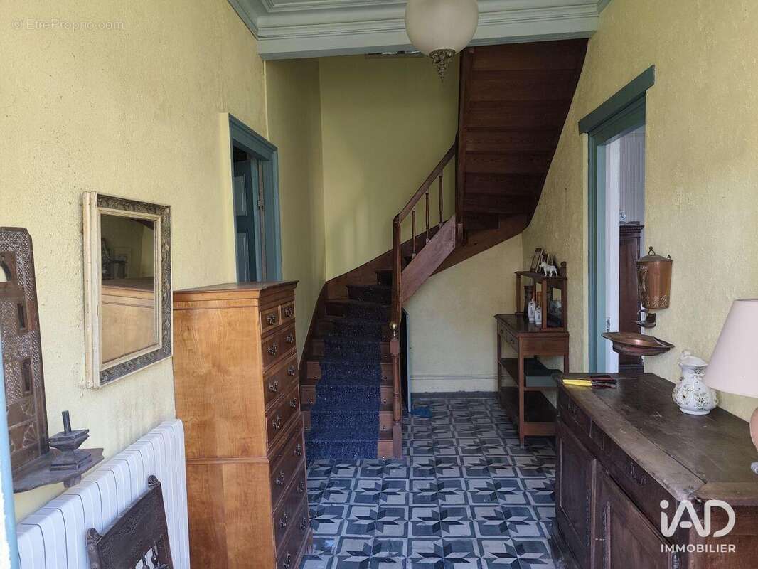 Maison 235 m² à Villefranche-Du-Queyran  - photo 4