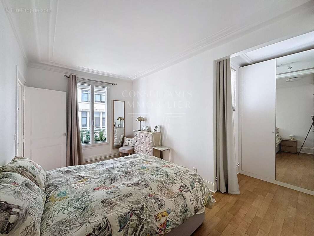 Appartement à PARIS-17E