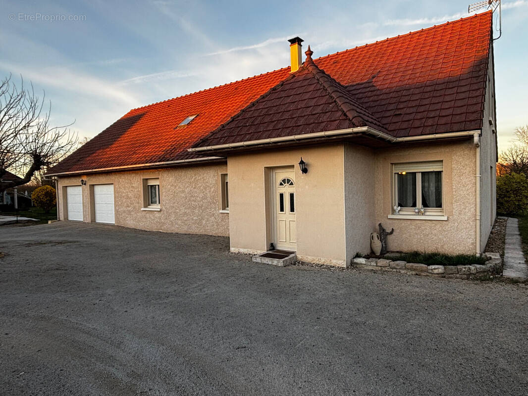 Maison à OUROUX-SUR-SAONE