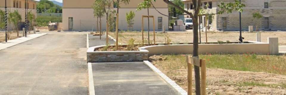 Terrain à PEYROLLES-EN-PROVENCE