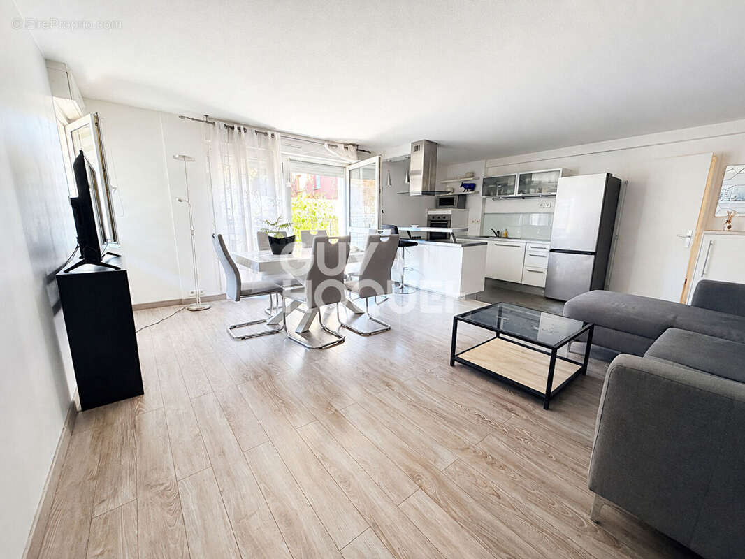 Appartement 3 pièces - 65 m² - Terrasse - Garage - Cave - Besançon Saint-Claude - photo 2