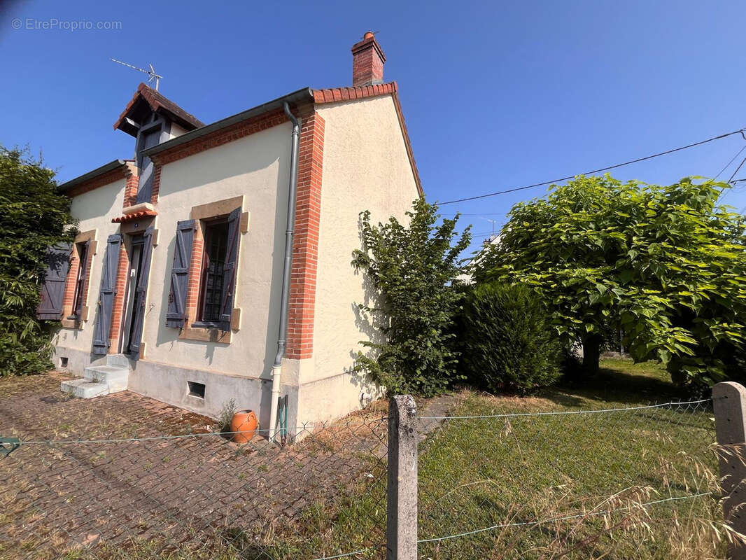 Maison à YZEURE