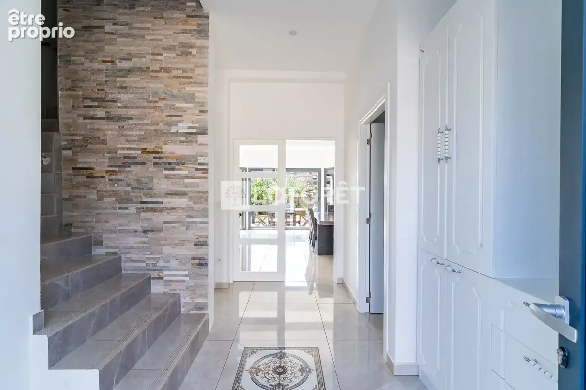 Maison contemporaine de plus de 200m2 - 8 pièces - 6 chambres - DPE A - photo 5