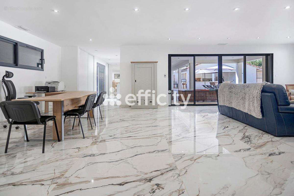 Maison 250 m² à Beleymas  - photo 10
