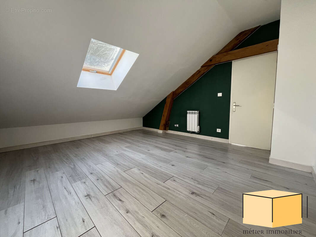 Appartement à YENNE