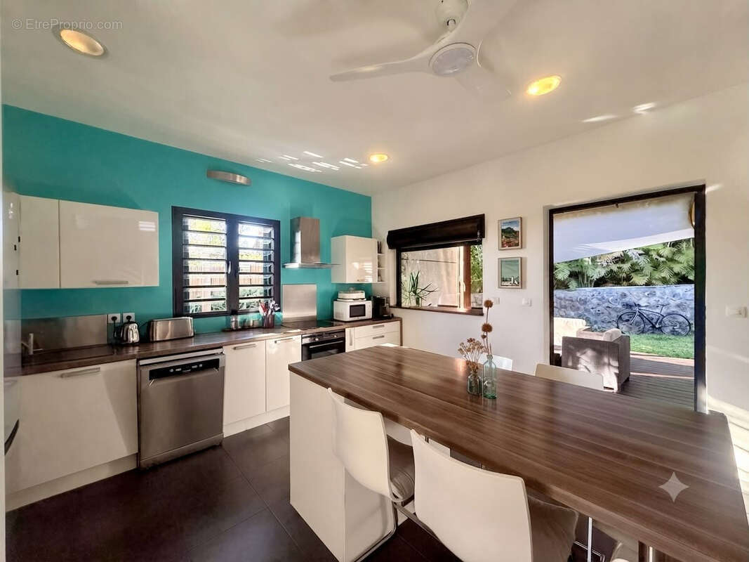 Maison contemporaine de plain-pied dans un lotissement privé et sécurisé à La Saline les Bains - photo 3