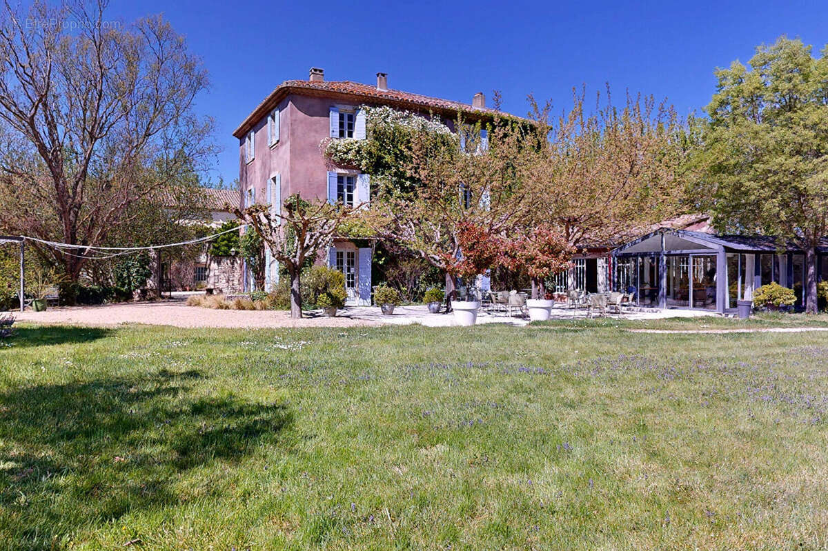 Maison à L'ISLE-SUR-LA-SORGUE