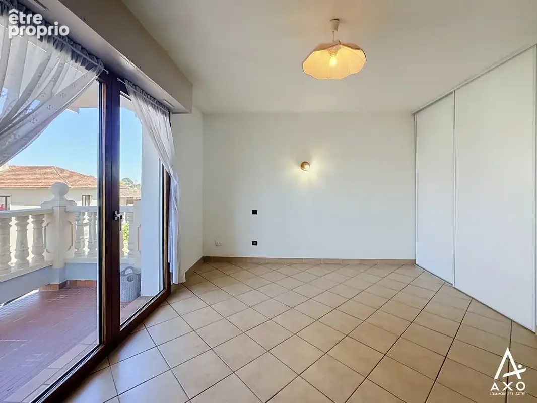 T1 avec balcon et parking - photo 2