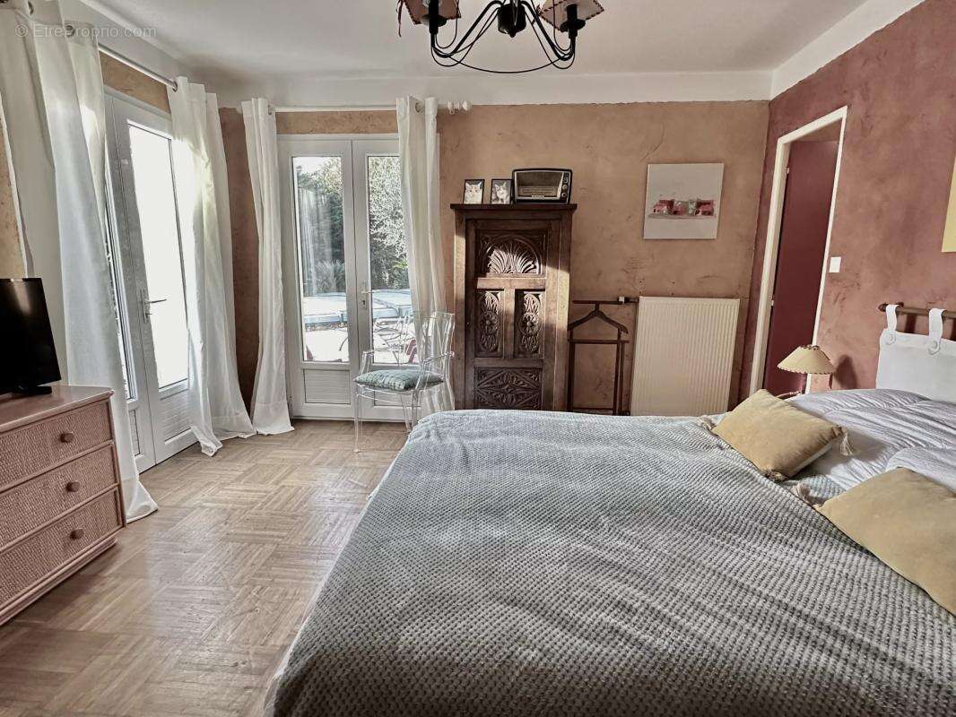 À vendre : Maison de plain-pied avec piscine et grand terrain paysagé au Cellier - photo 7