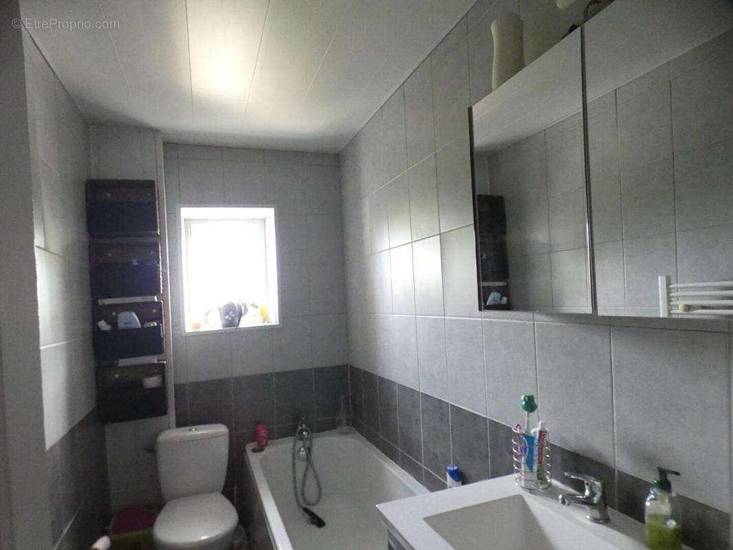 Maison avec 3 chambres entièrement rénovée, grange et four à pain - photo 9