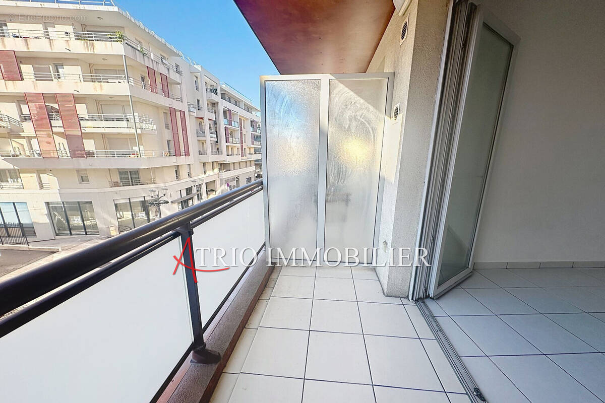 Appartement à SAINT-LAURENT-DU-VAR