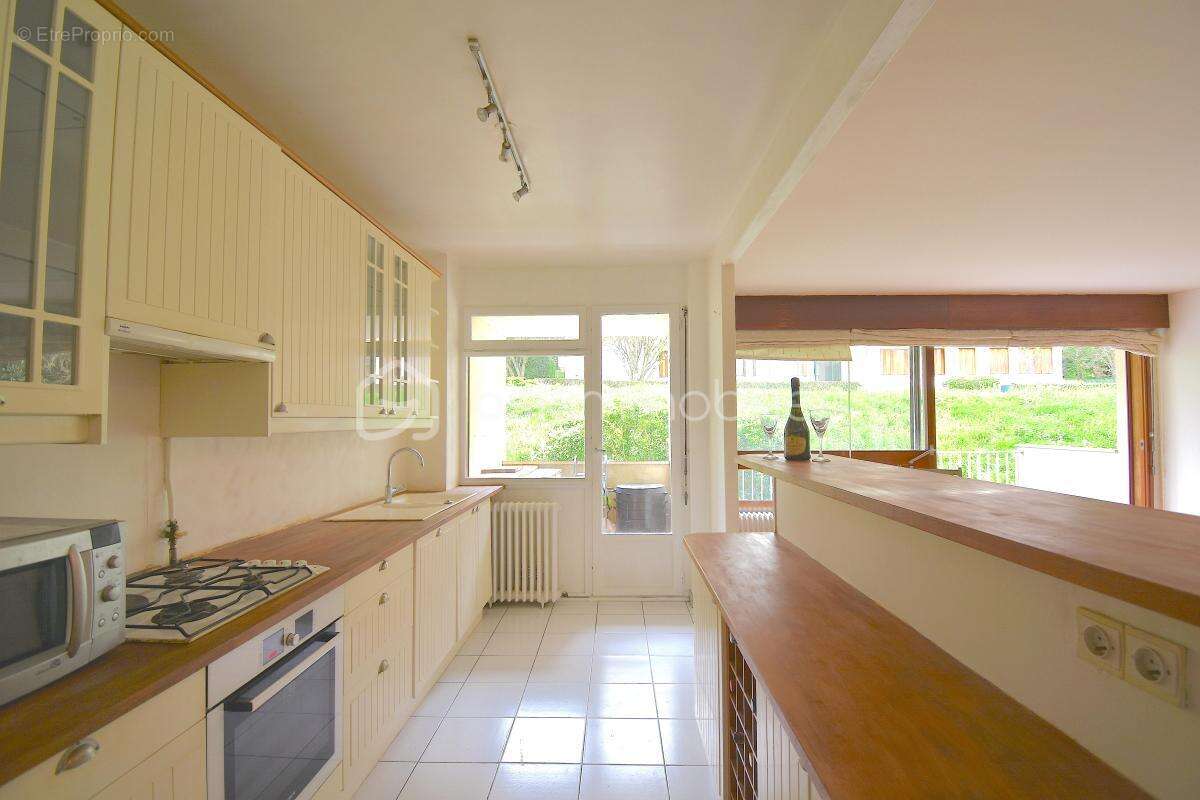 Appartement à L'ETANG-LA-VILLE