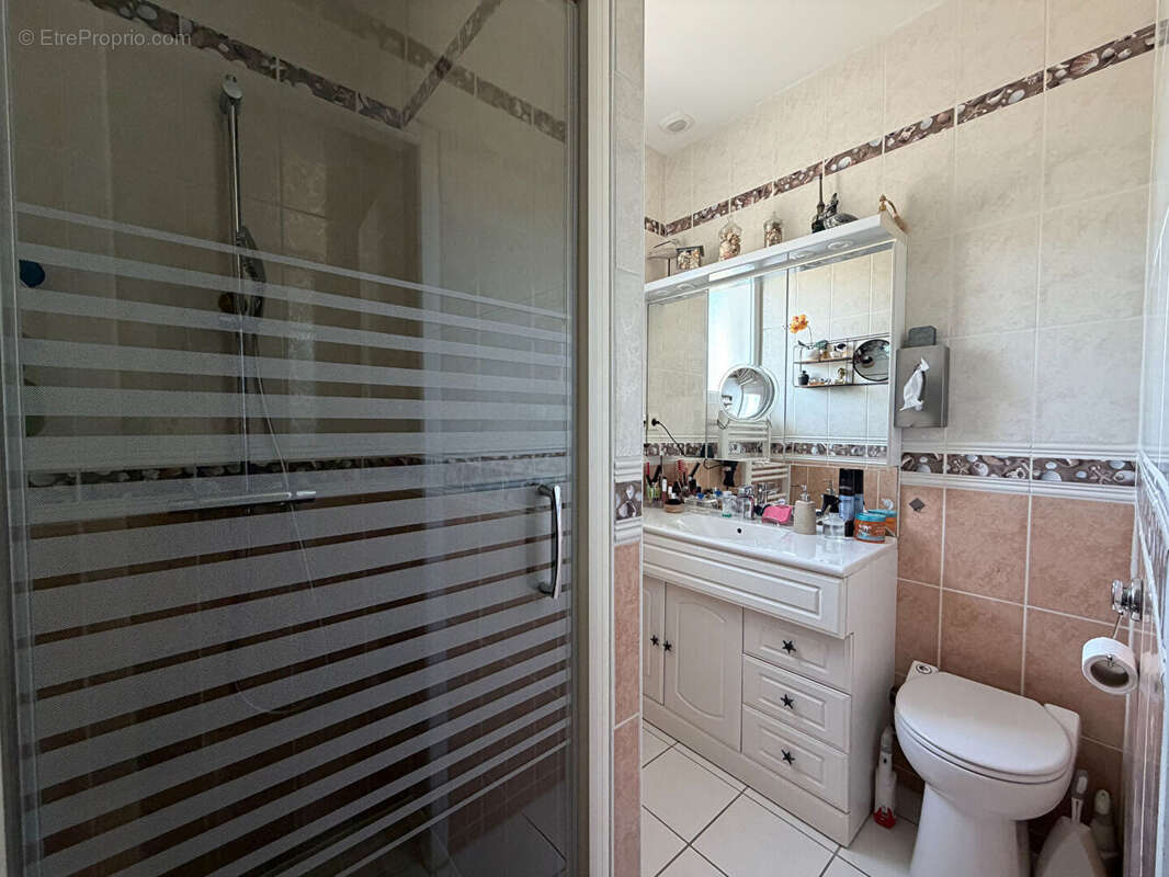 ROYAN - Maison lumineuse de 107 m² avec terrasse et garage - photo 8