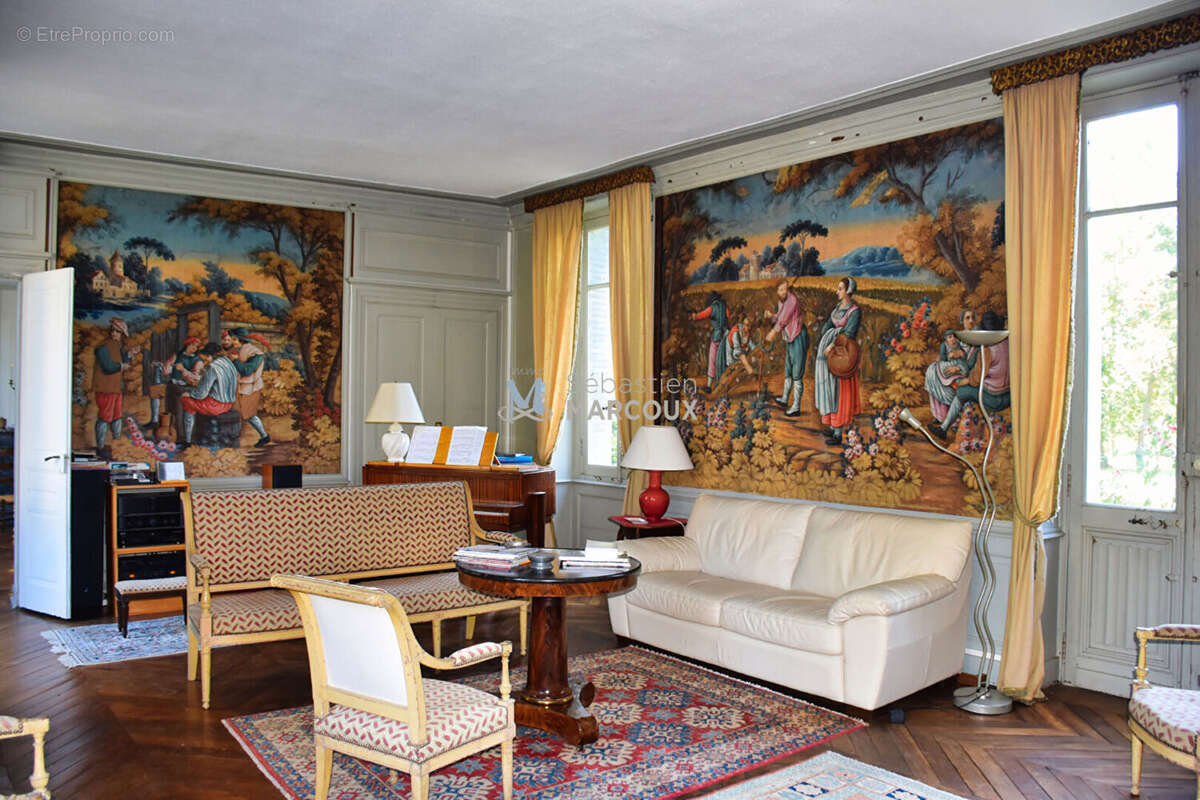 Maison à SURY-LE-COMTAL