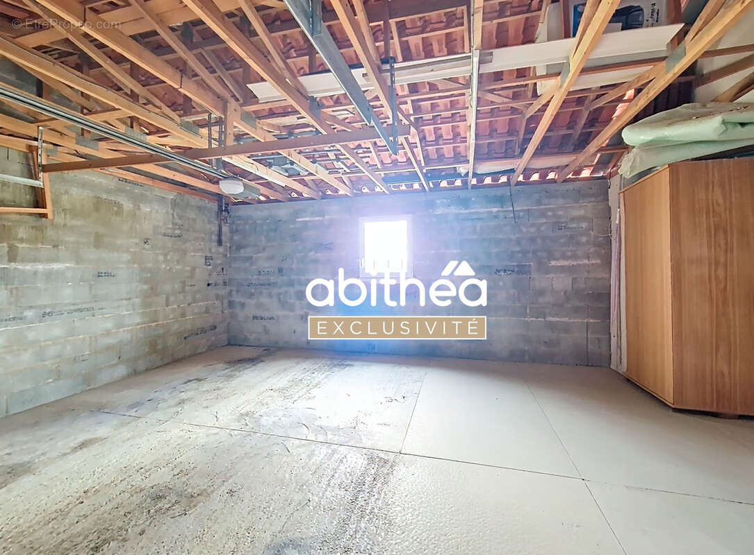 Maison à SAINT-GENIS-DE-SAINTONGE