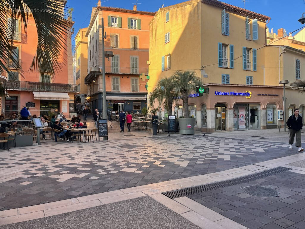 Commerce à HYERES