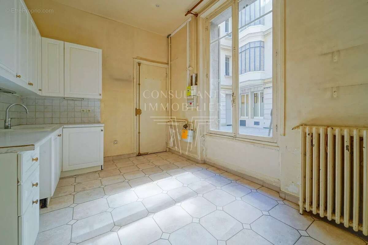 Appartement à PARIS-8E