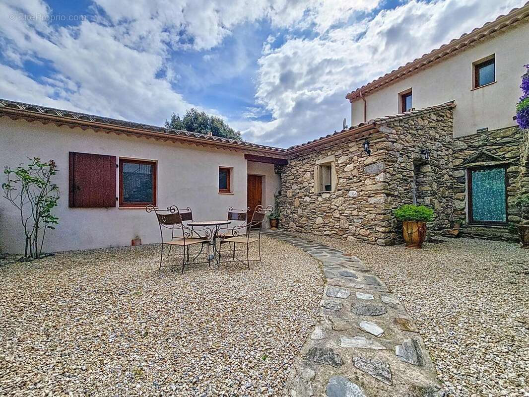 Photo 9 - Maison à COLOMBIERES-SUR-ORB