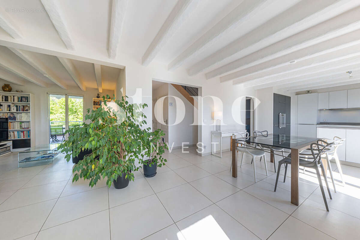 ST MARTIN DE BELLEVUE, Villa avec piscine et terrain arboré - photo 4