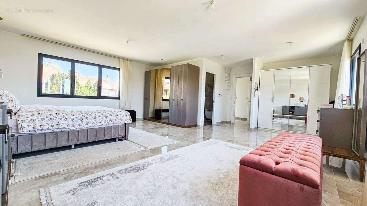 Appartement à SARTROUVILLE