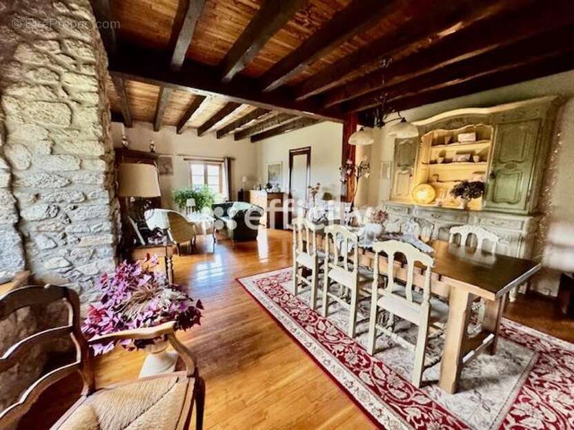 Maison à SAINT-REMY-SUR-DUROLLE