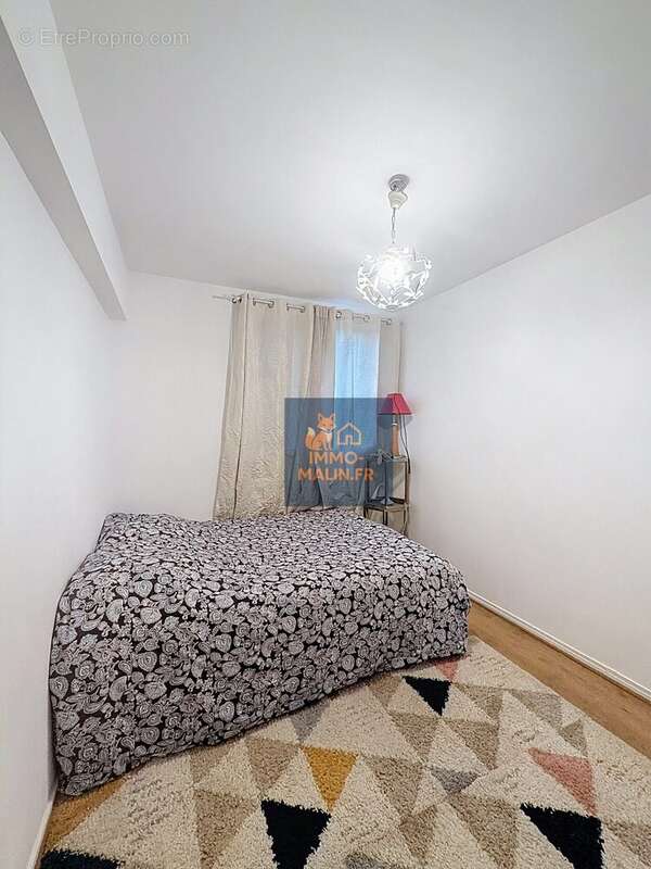 Chambre 2 - Appartement à AULNAY-SOUS-BOIS