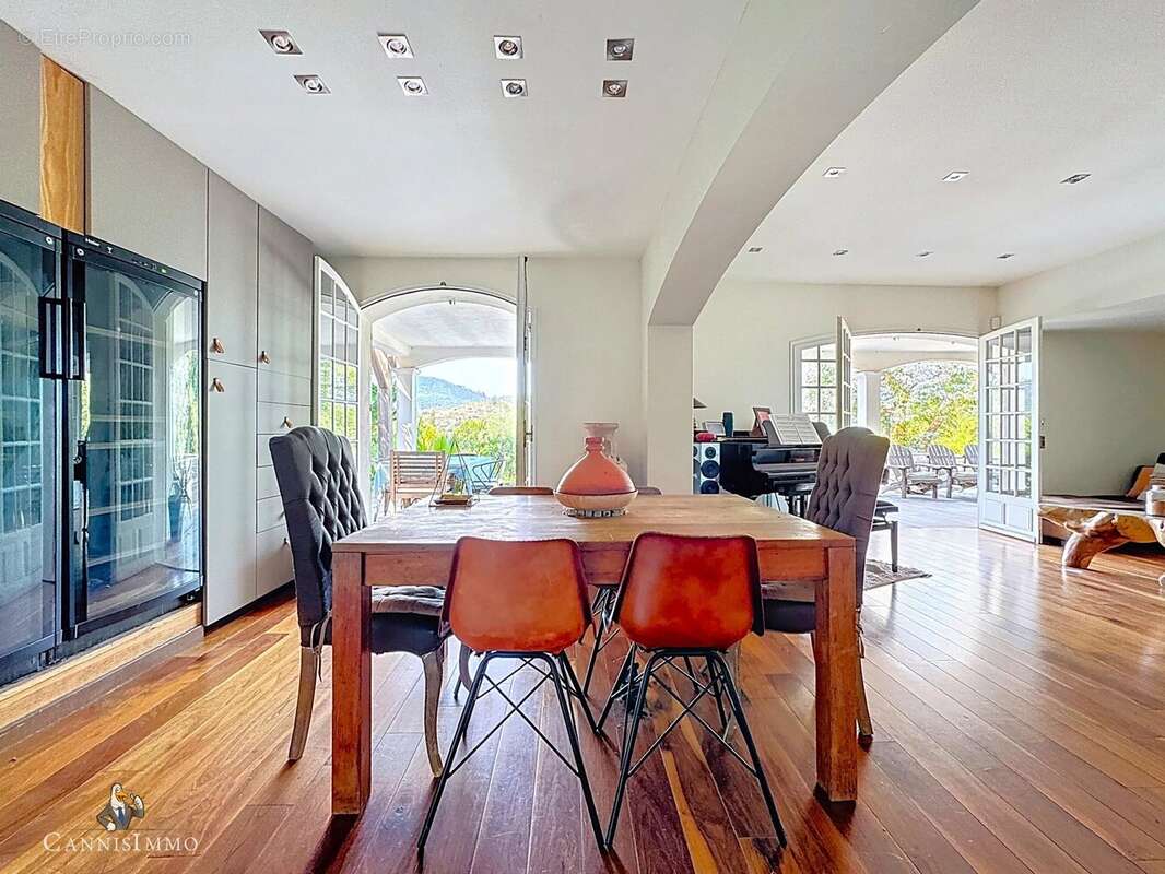 Maison à MANDELIEU-LA-NAPOULE