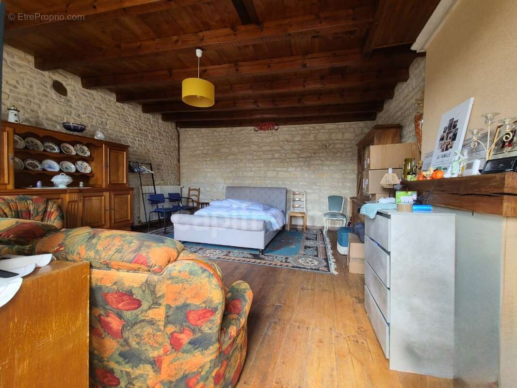 Maison Charentaise 134m² terrain 2612m² et Dépendances - photo 4