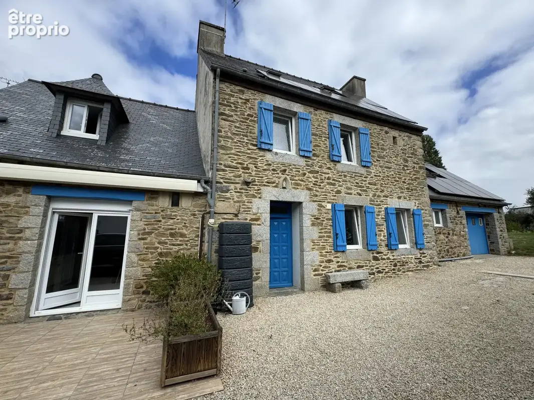 Maison à LA ROCHE-DERRIEN