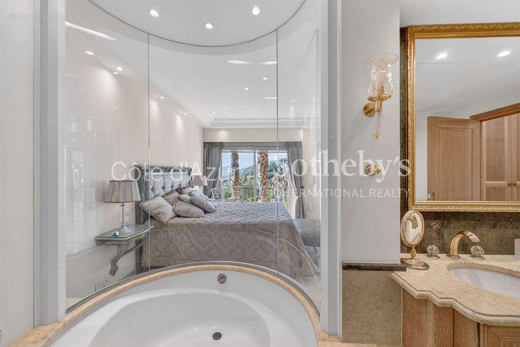 Maison à MANDELIEU-LA-NAPOULE