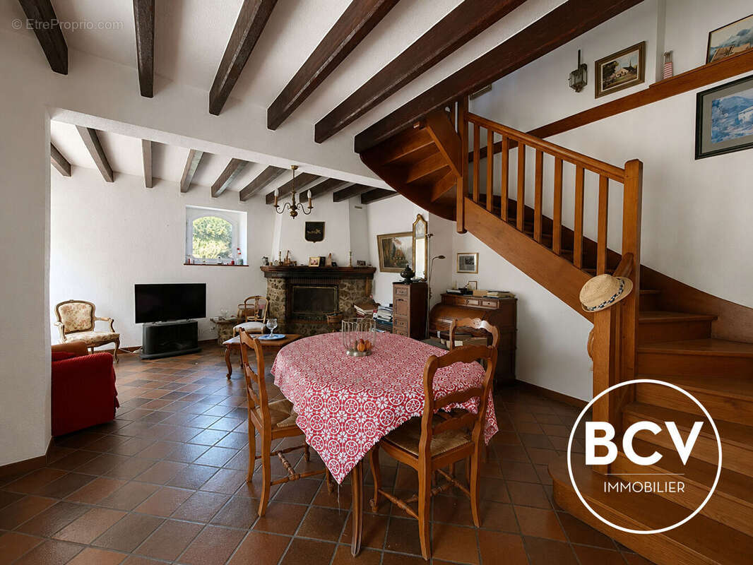 Maison 6 pièce(s) 145 m2 - photo 2