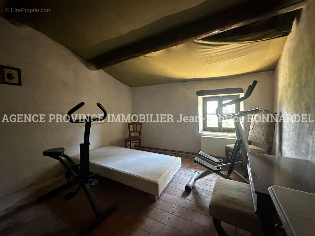 Maison à LES PILLES