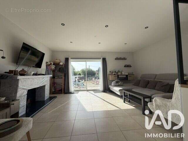 Maison 111 m² à Coulonges-Thouarsais  - photo 2