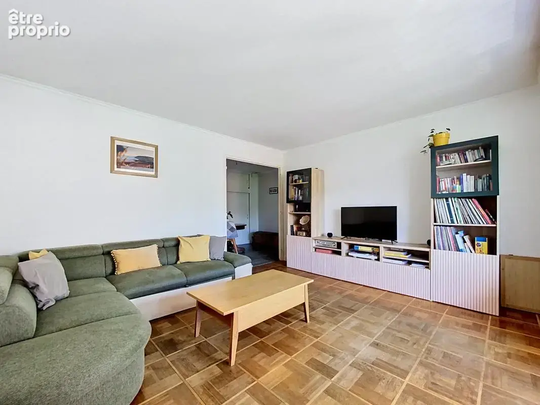 Appartement - 3 Chambres - Balcon - Cave - Proche commodités - photo 6