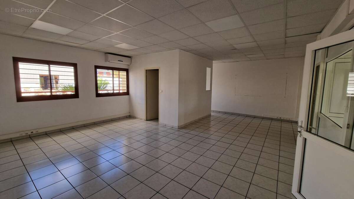 Bureau a vendre 99 m² / zac 2000 le port - photo 4
