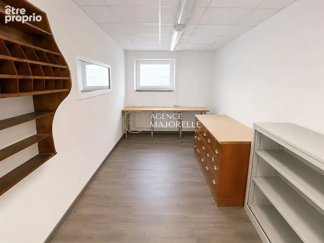 Local commercial, grande vitrine, rue passante. - photo 11