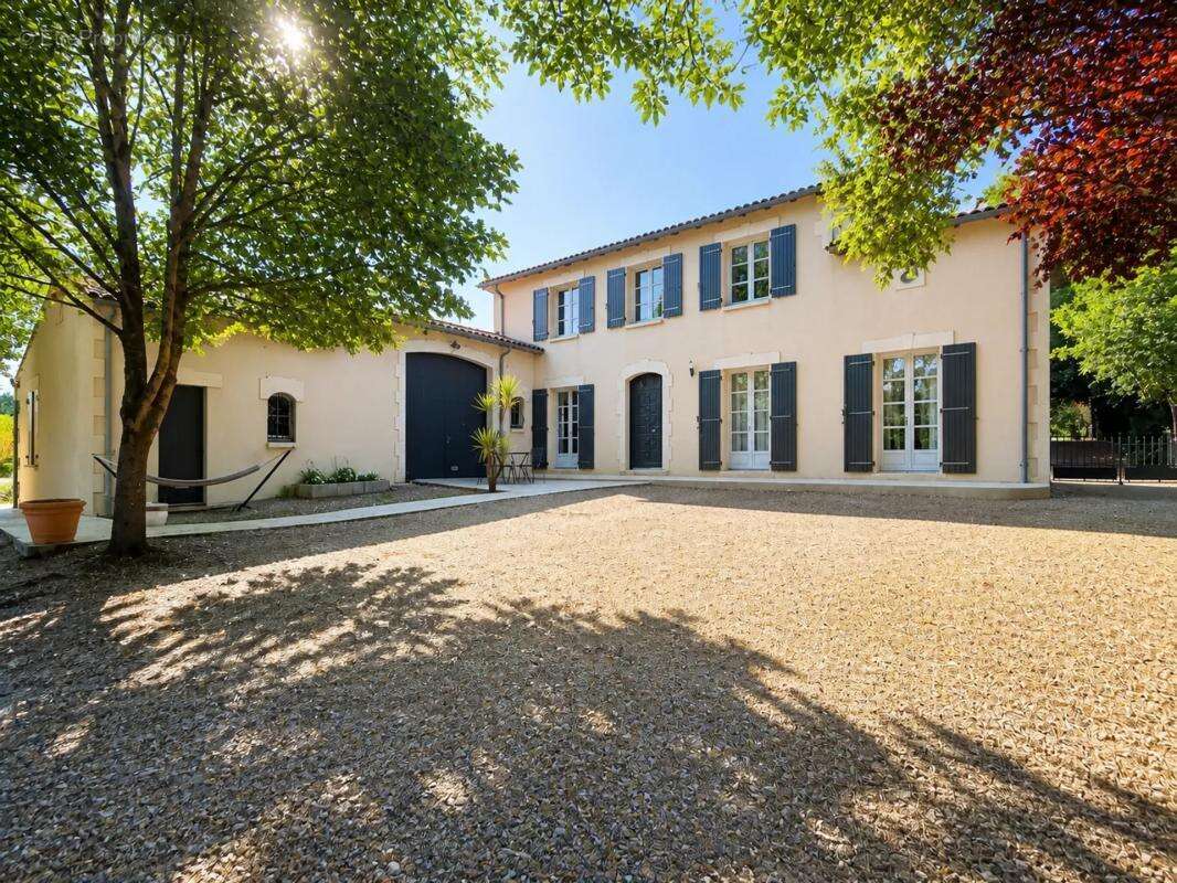 Maison de 9 pièces de 183 m² à Linars - photo 16