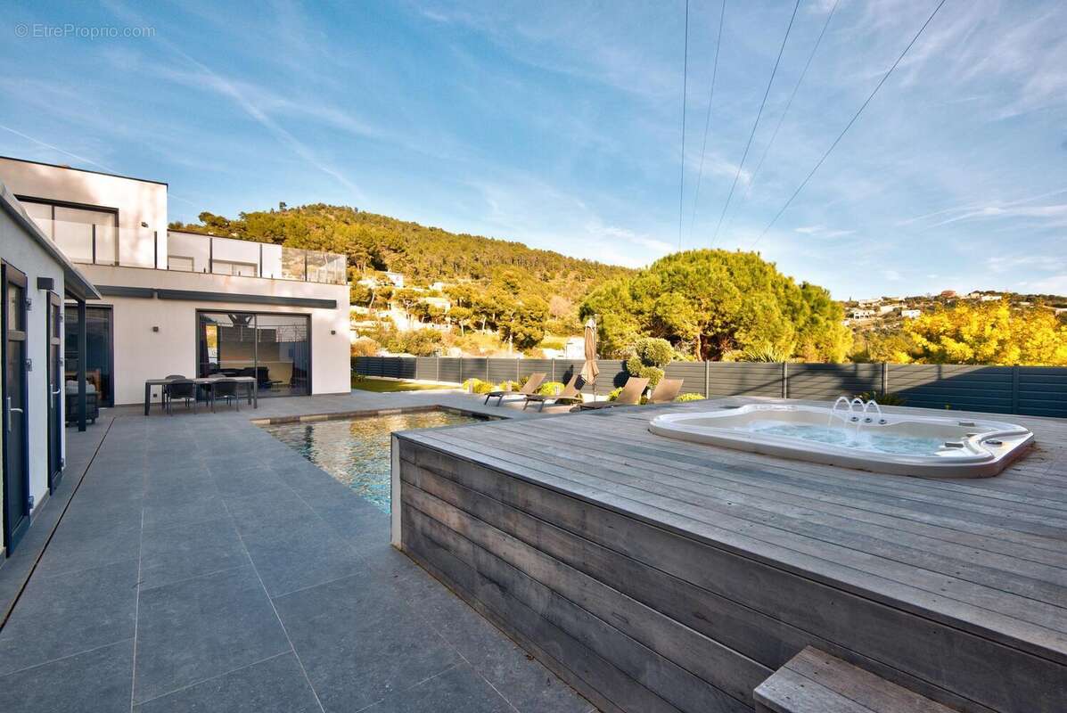 Maison à TOURRETTE-LEVENS