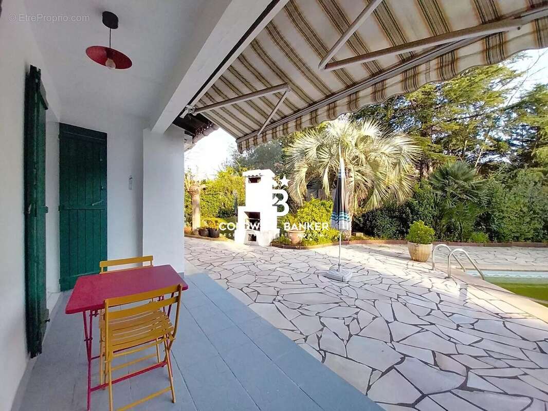 Maison à ROQUEBRUNE-SUR-ARGENS