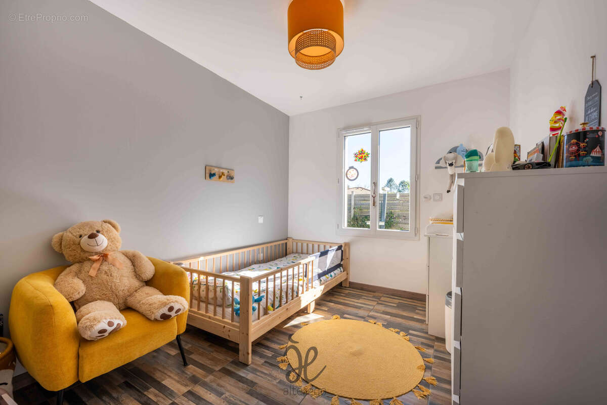Maison 2020 - 105 m2 - 3 CH + Piscine + Atelier - photo 8