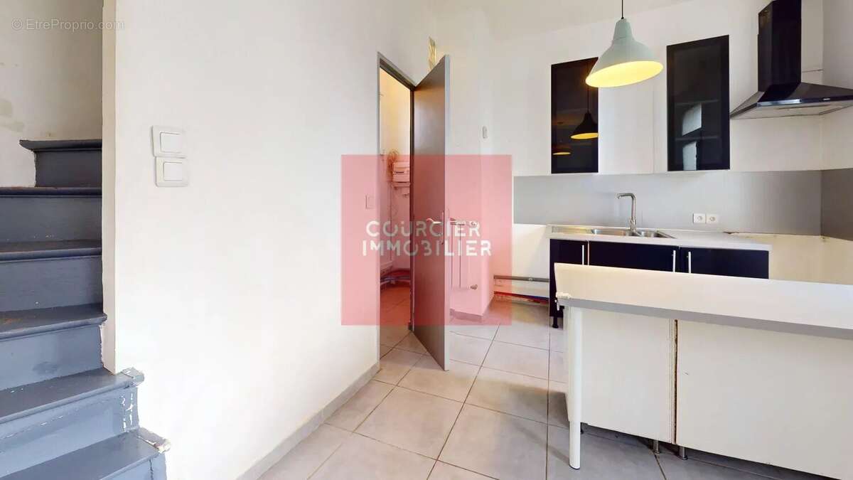 Maison à LE MESNIL-SAINT-DENIS