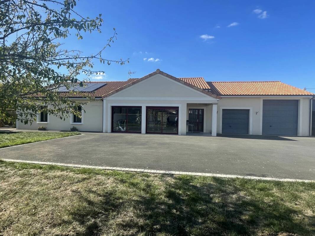 Maison à MONTREUIL-BELLAY