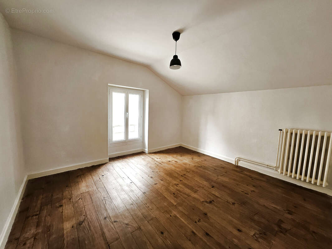 Appartement à EPINOUZE