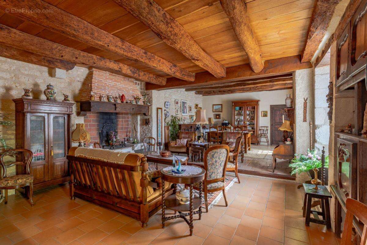 Maison à VILLENEUVE-SUR-VERE